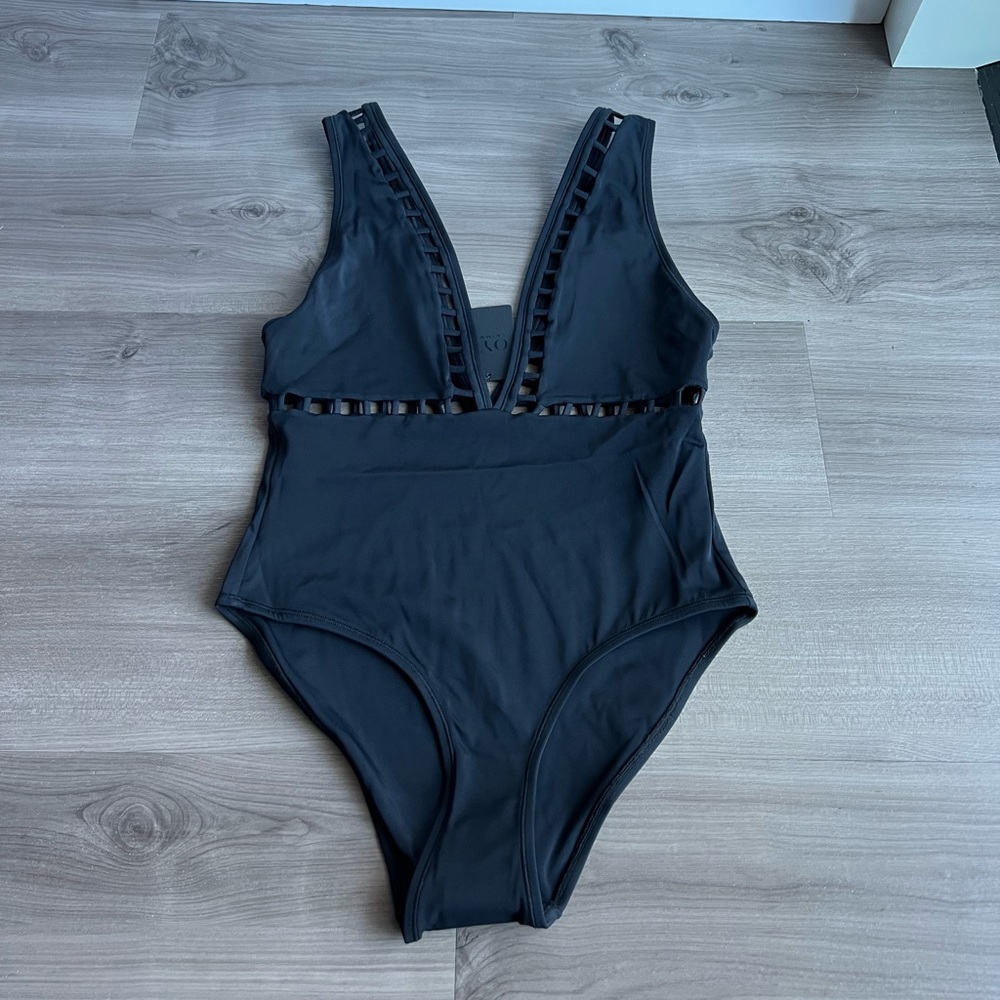 Oye Swimwear ELA PLUNGE size large black one piece swimwear